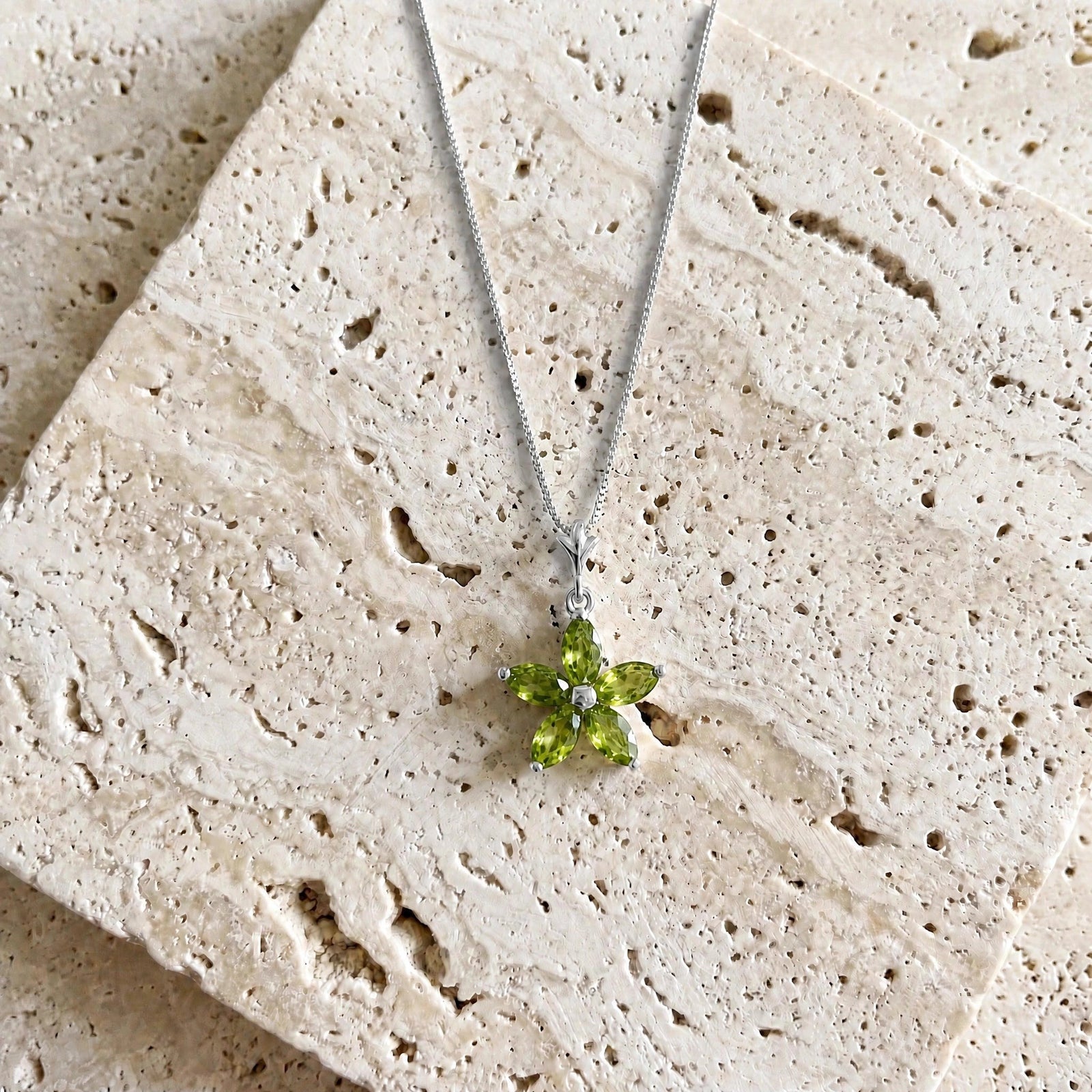 White Gold Grace Necklace Peridot 10K — Melissa