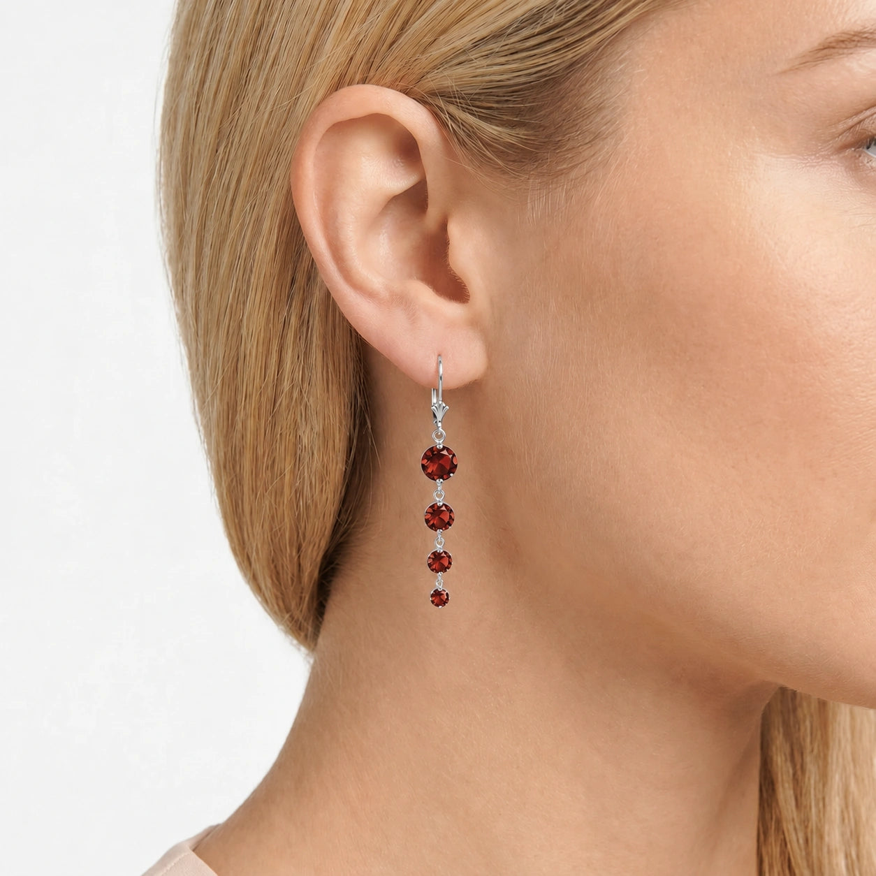 White Gold Garnet — Mariadelfina