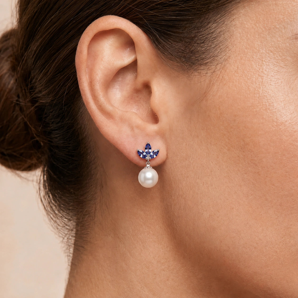 White Gold Earrings Emerald 10K — Adelina