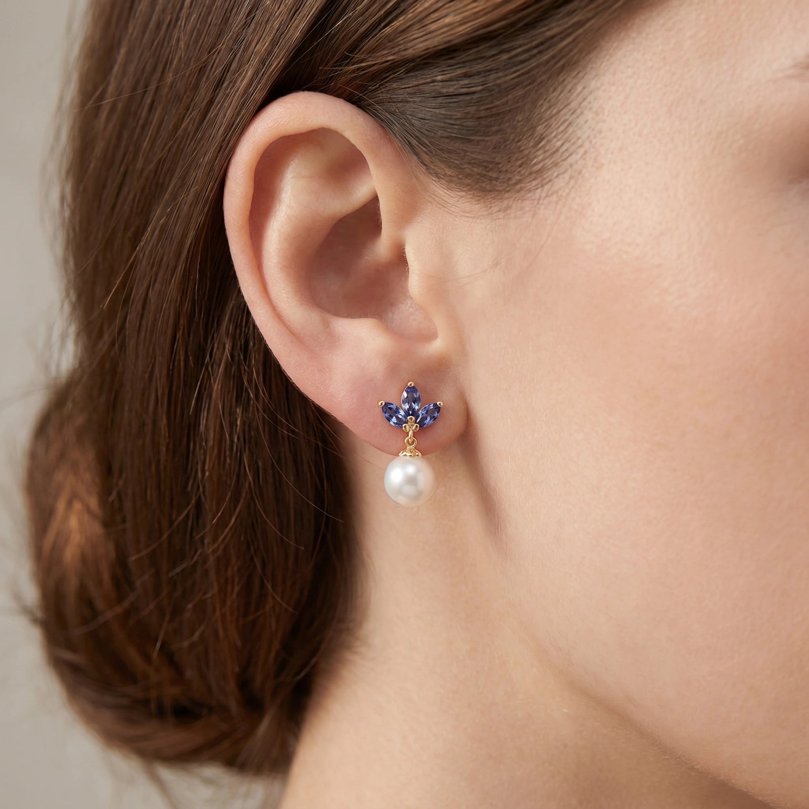 Yellow Gold Earrings Emerald 10K — Adelina