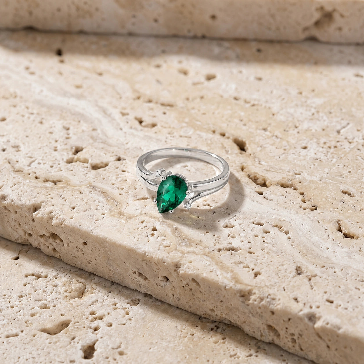 White Gold Emerald & Diamond — Zita