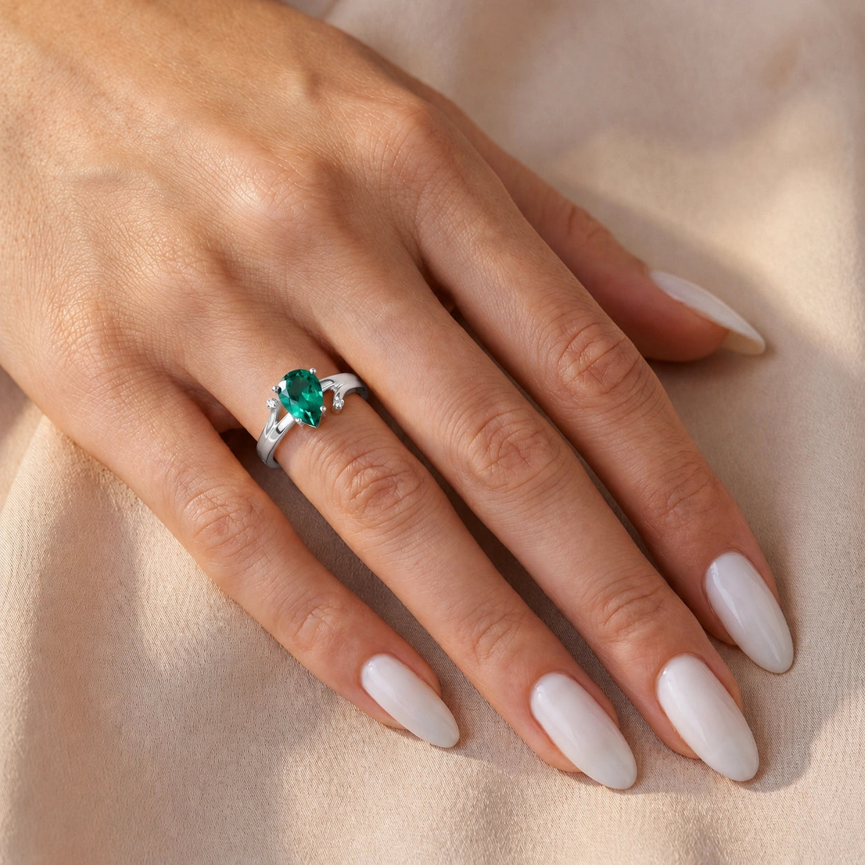 White Gold Emerald & Diamond — Zita