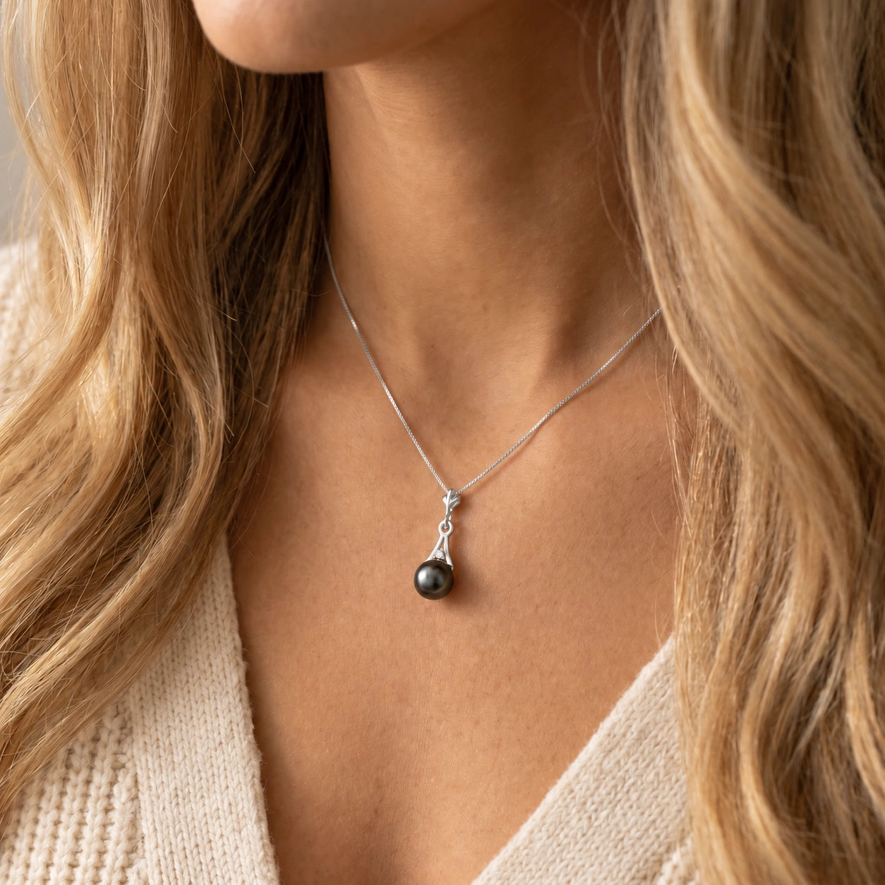 White Gold Necklace Pearl 10K — Albertina