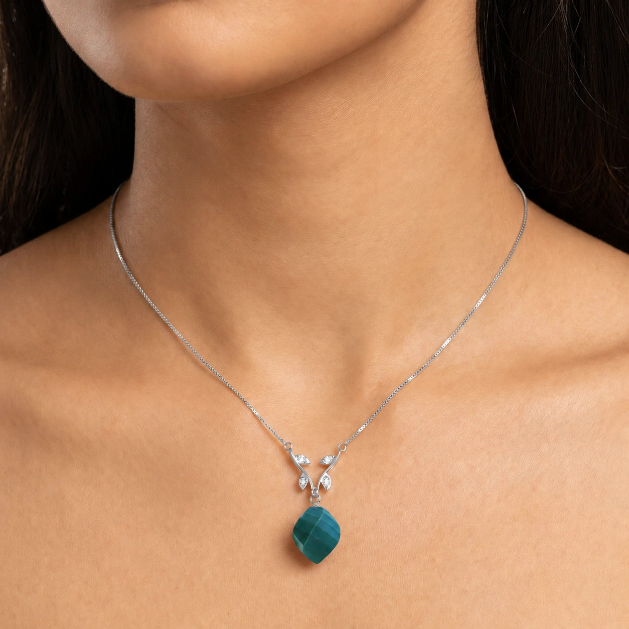White Gold Emerald & Diamond — Alcina
