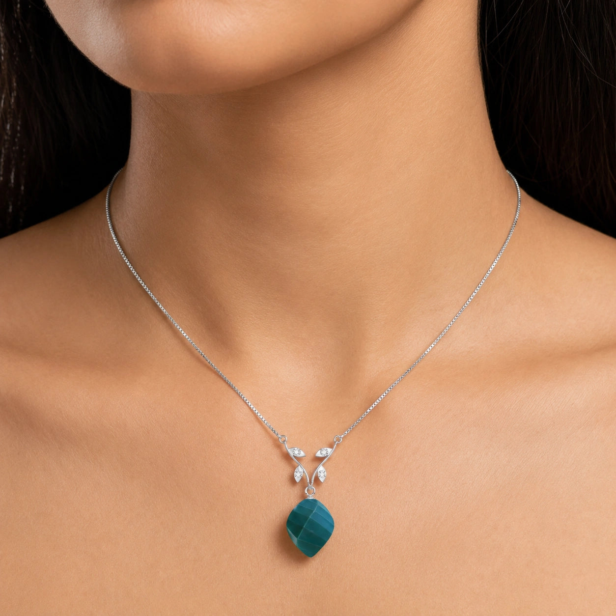 White Gold Emerald & Diamond — Alcina