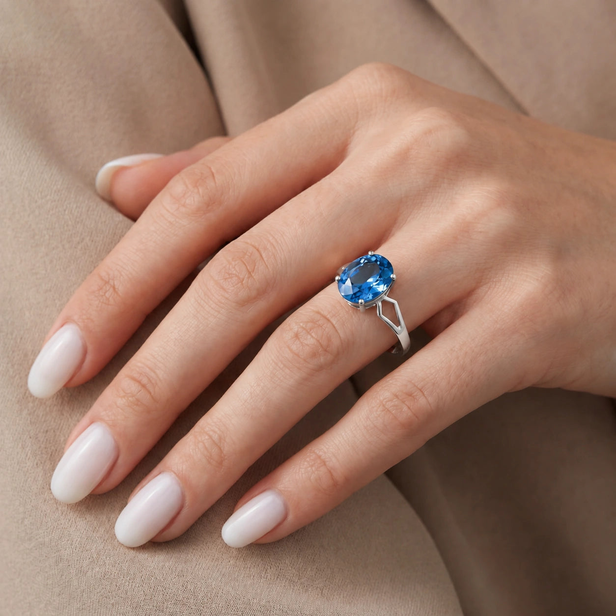 White Gold Blue Topaz — Vanda