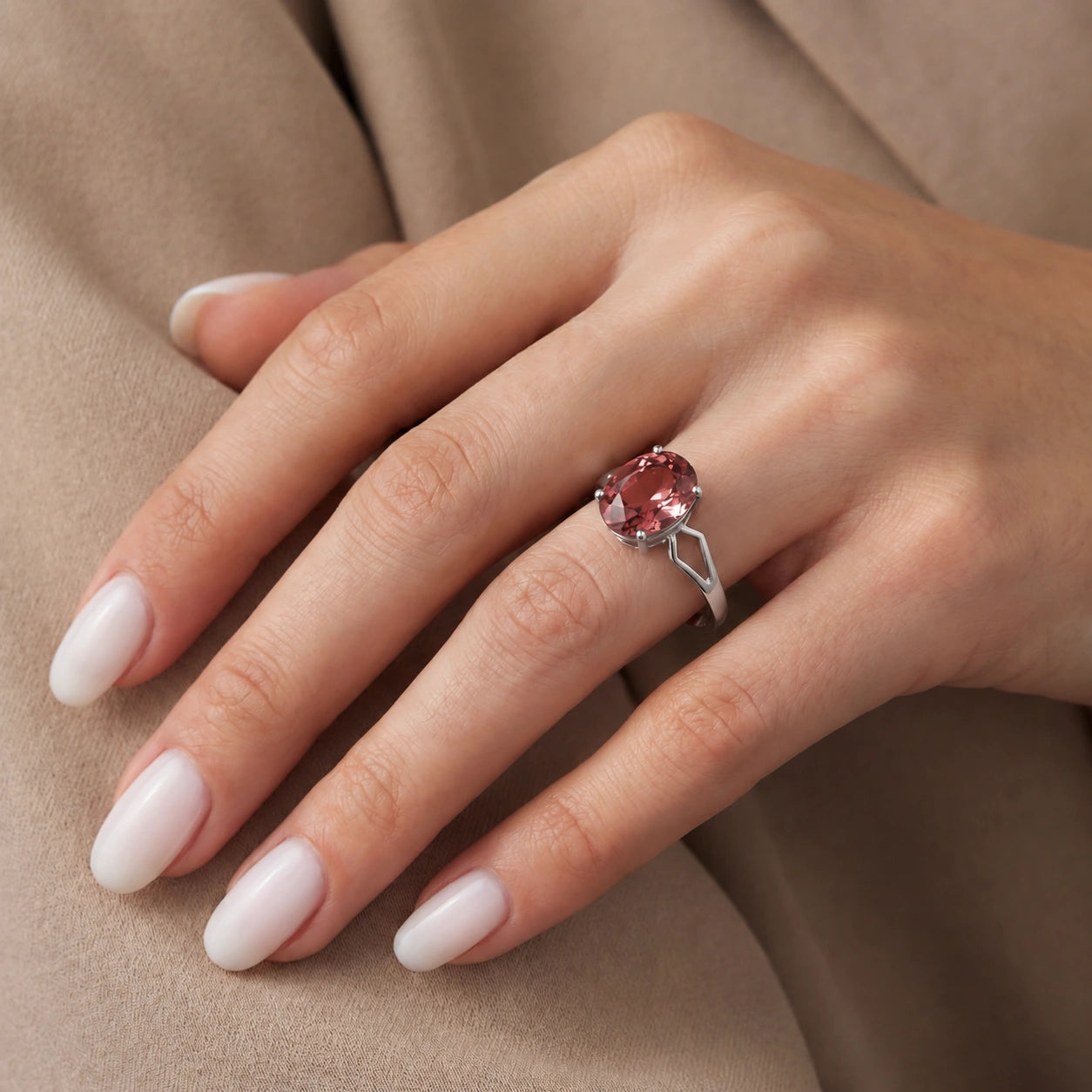 White Gold Garnet — Vanda