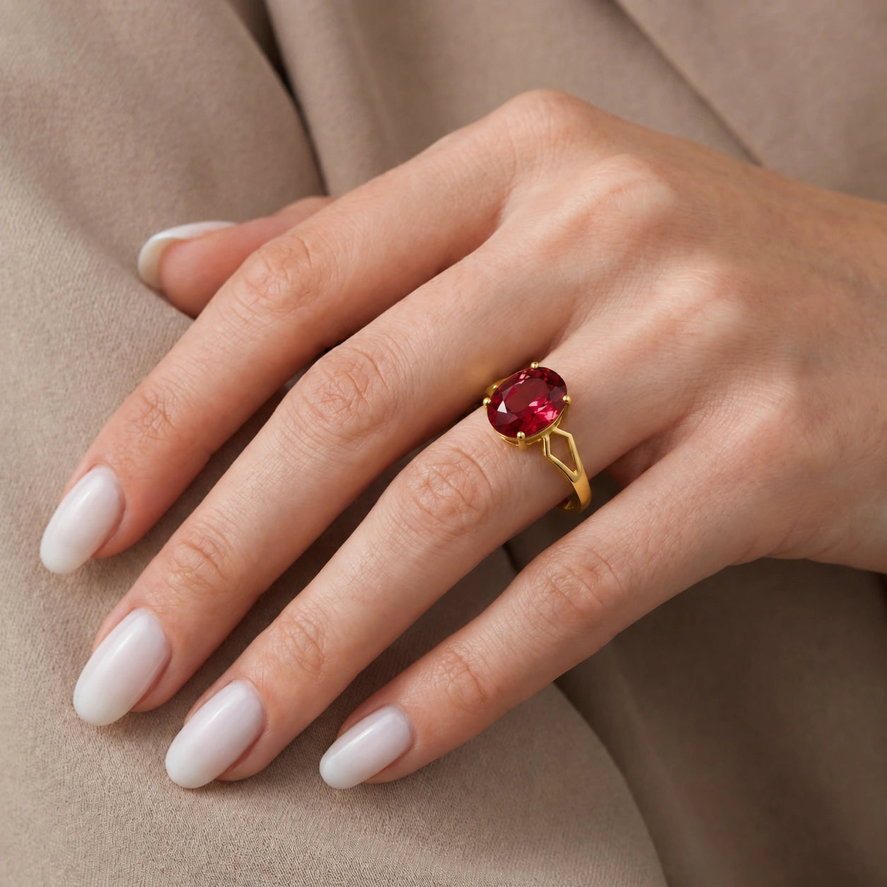 Yellow Gold Ruby — Vanda