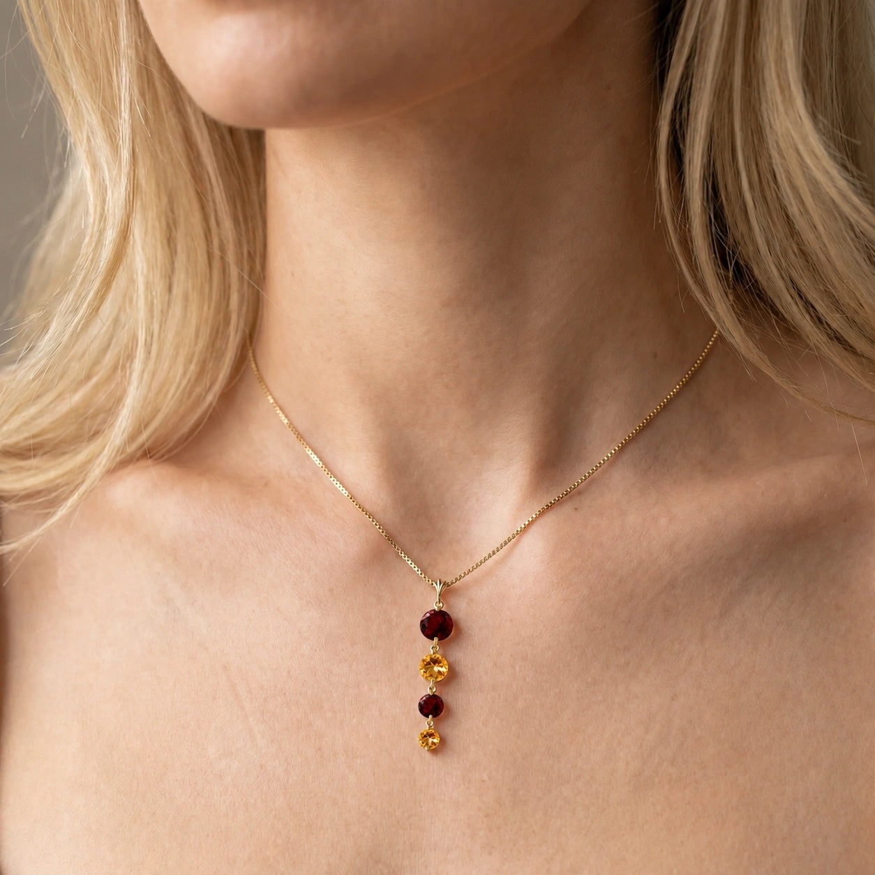 Yellow Gold Classic Necklace Blue Topaz 10K — Clementina