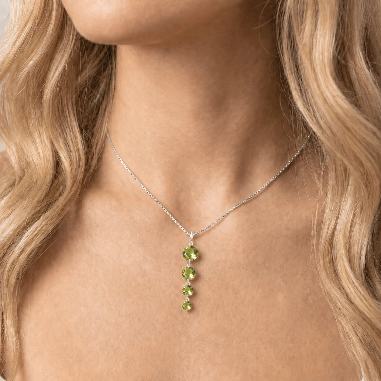 White Gold Classic Necklace Peridot 10K — Clementina