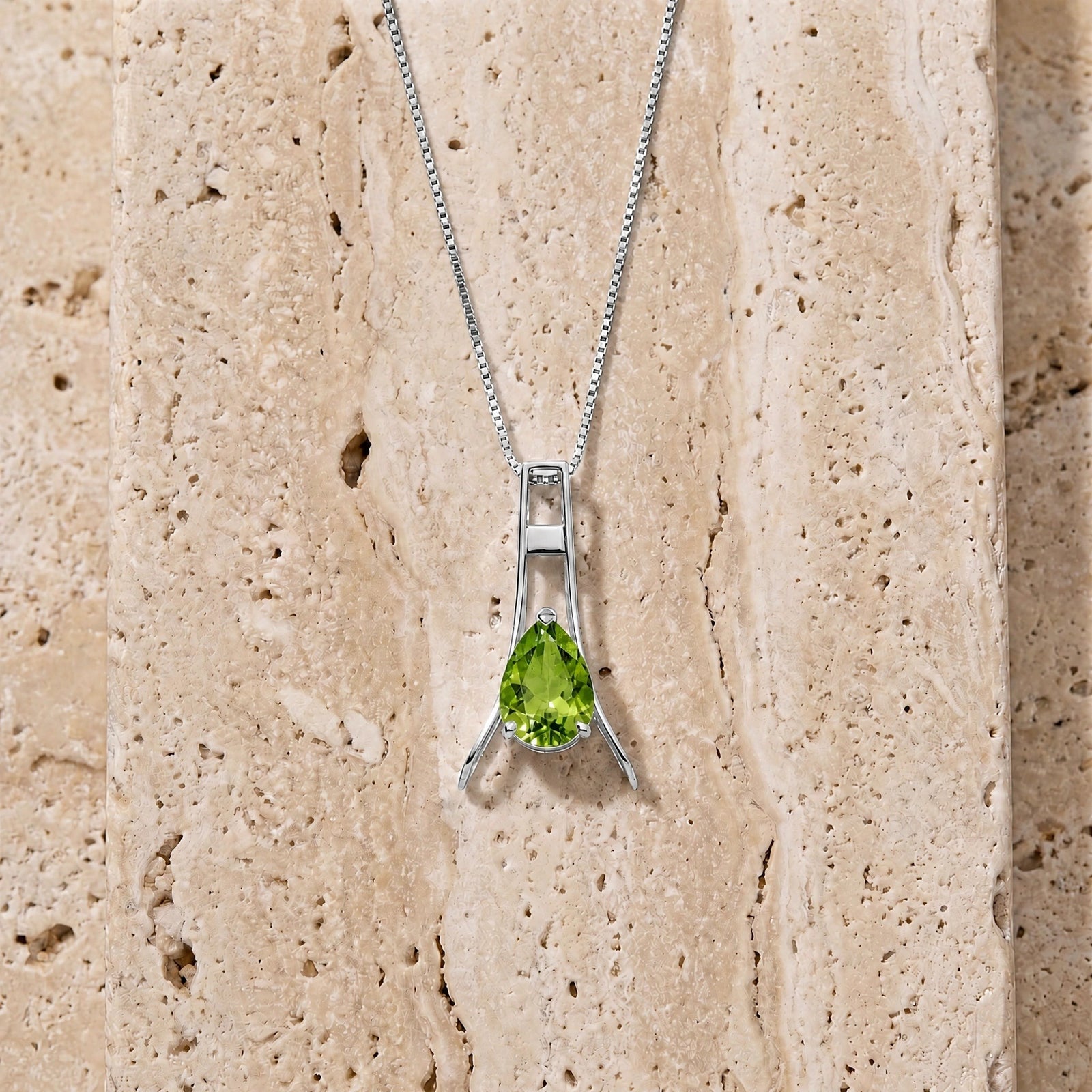 White Gold Necklace Peridot 10K — Evangelina