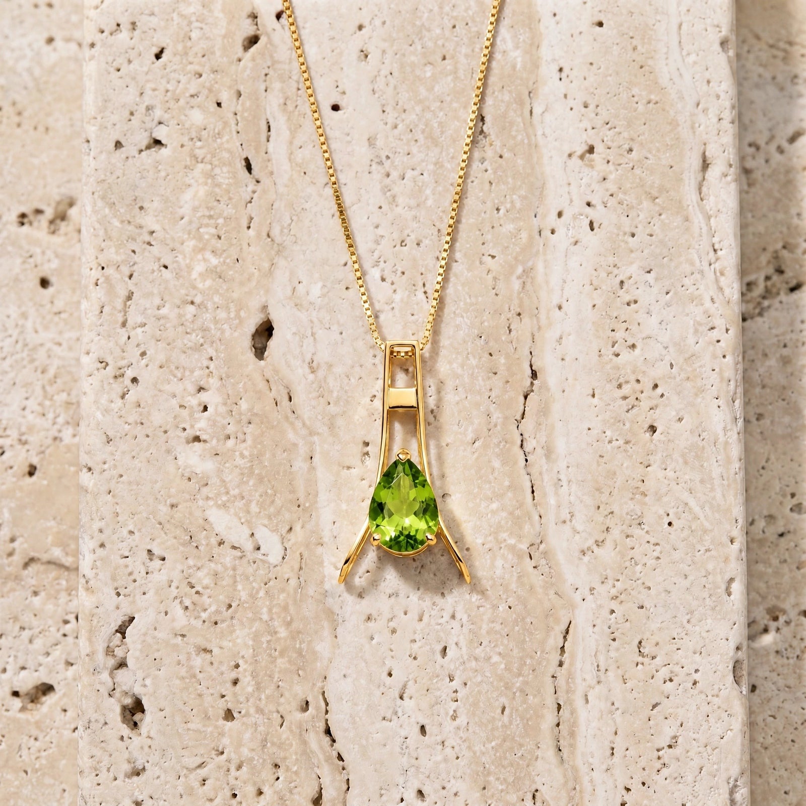 Yellow Gold Necklace Peridot 10K — Evangelina
