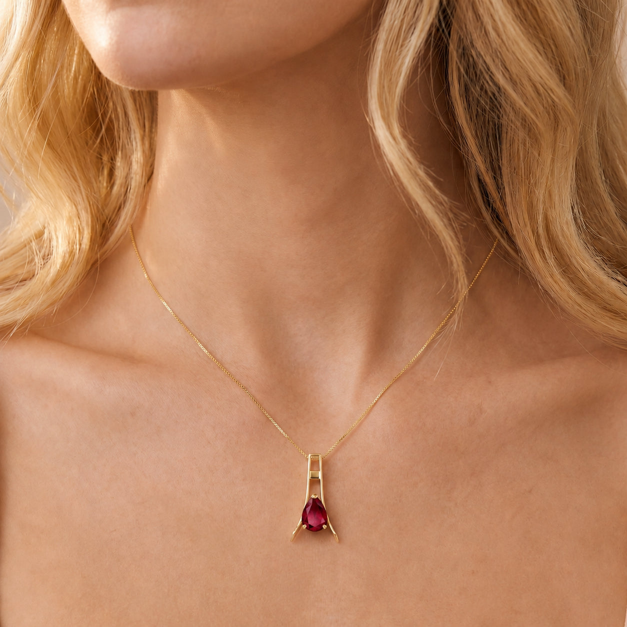 Yellow Gold Necklace Garnet 10K — Evangelina