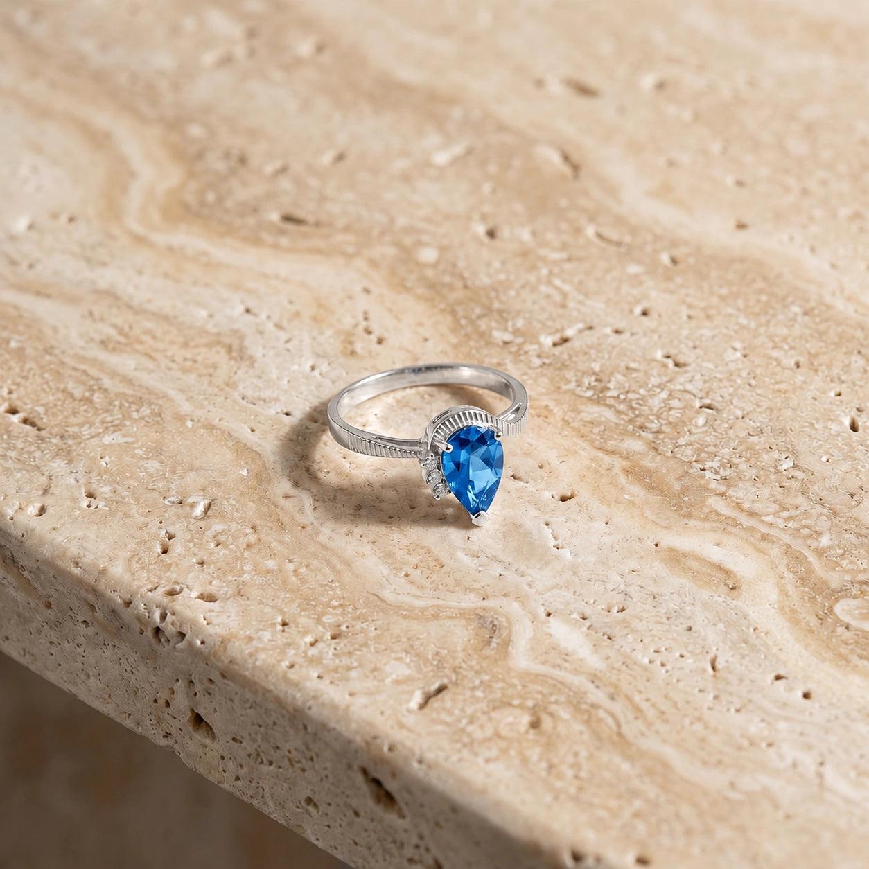 White Gold Heritage Ring Blue Topaz 10K — Rosalba
