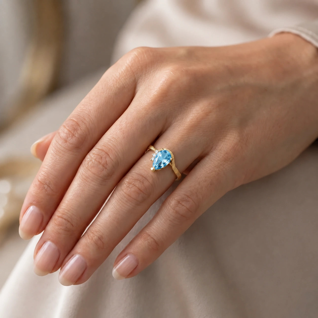 Yellow Gold Heritage Ring Blue Topaz 10K — Rosalba