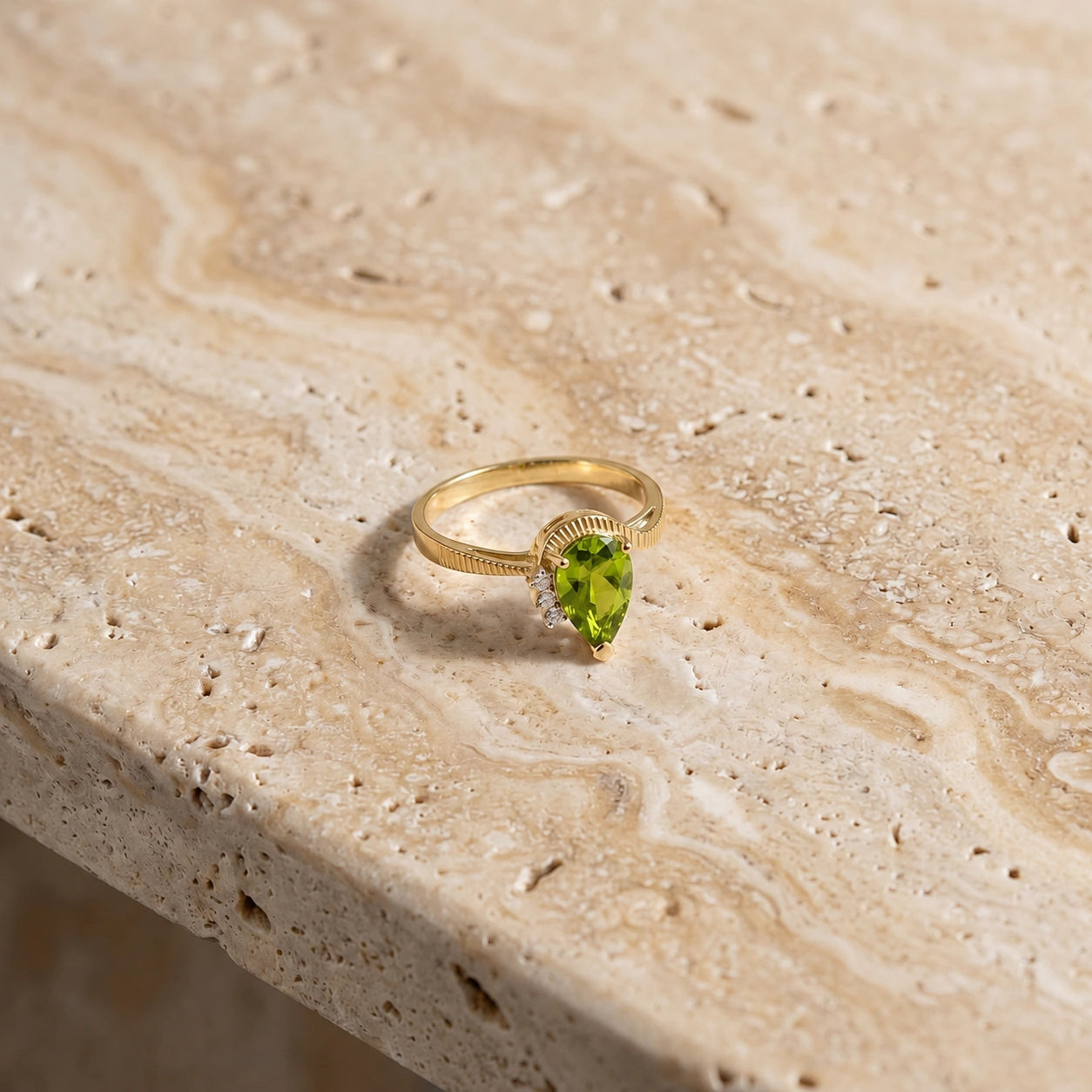 Yellow Gold Heritage Ring Peridot 10K — Rosalba