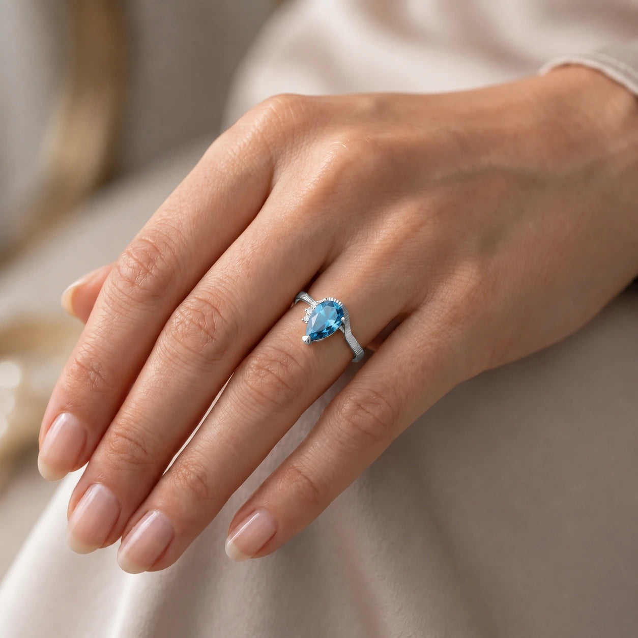 White Gold Diamond & Blue Topaz — Ambra