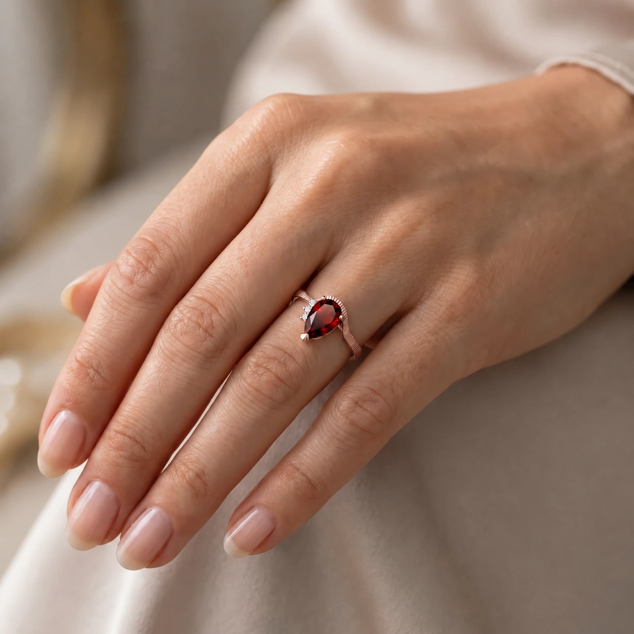Rose Gold Heritage Ring Garnet 10K — Rosalba