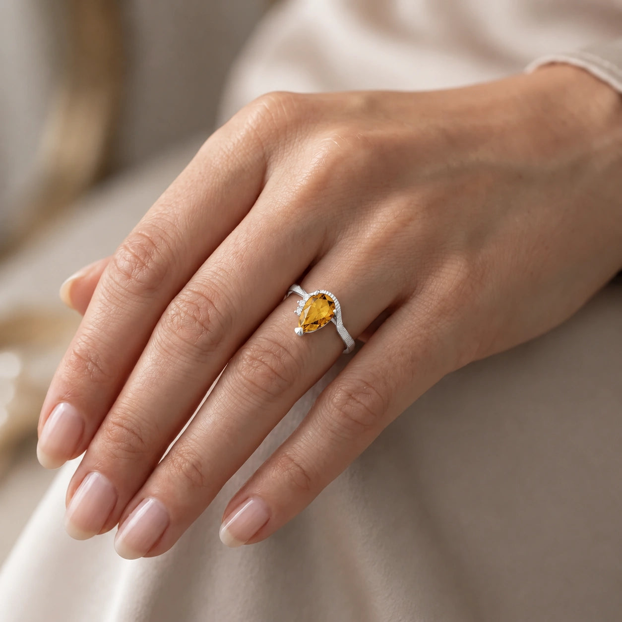 White Gold Heritage Ring Citrine 10K — Rosalba