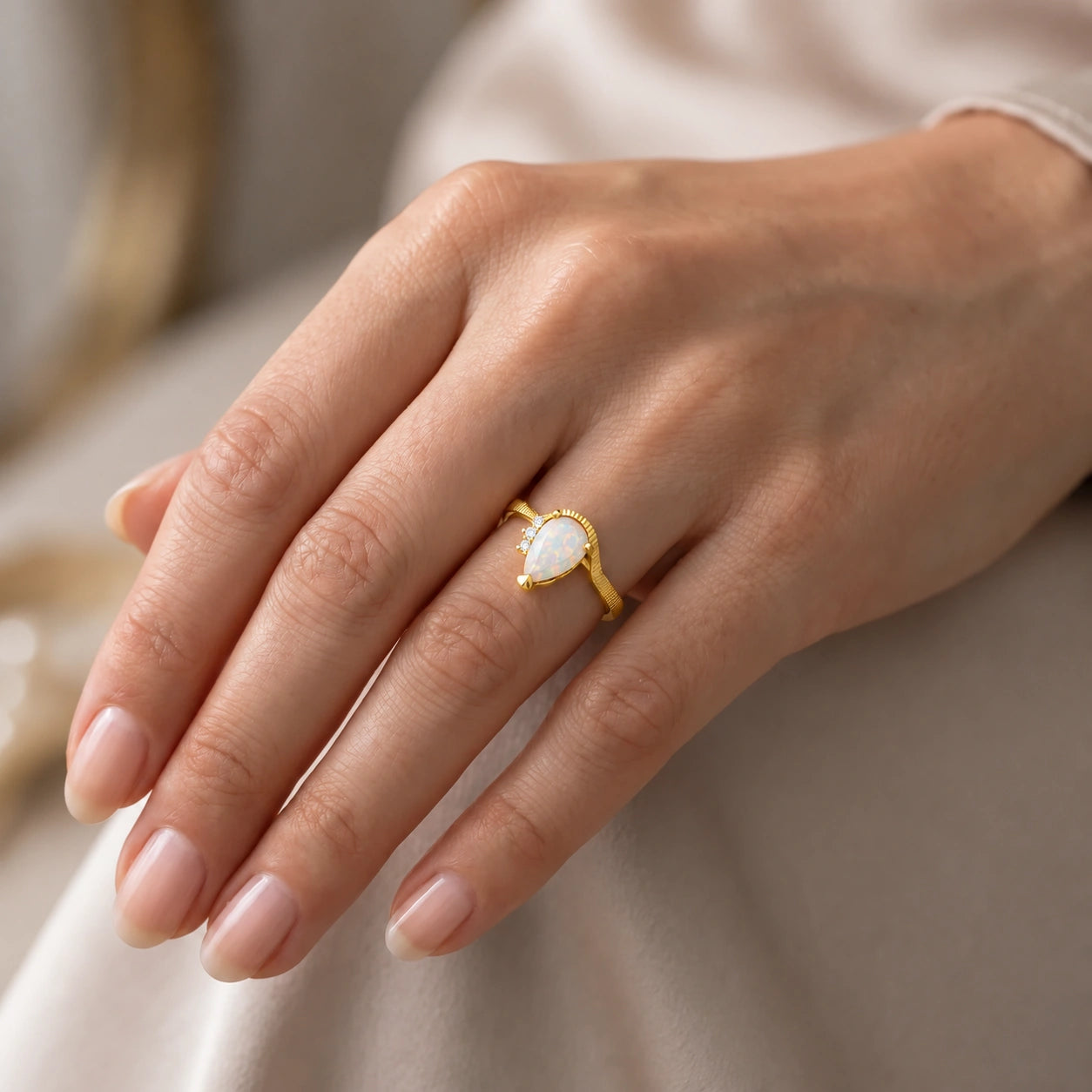 Yellow Gold Heritage Ring Opal 10K — Rosalba