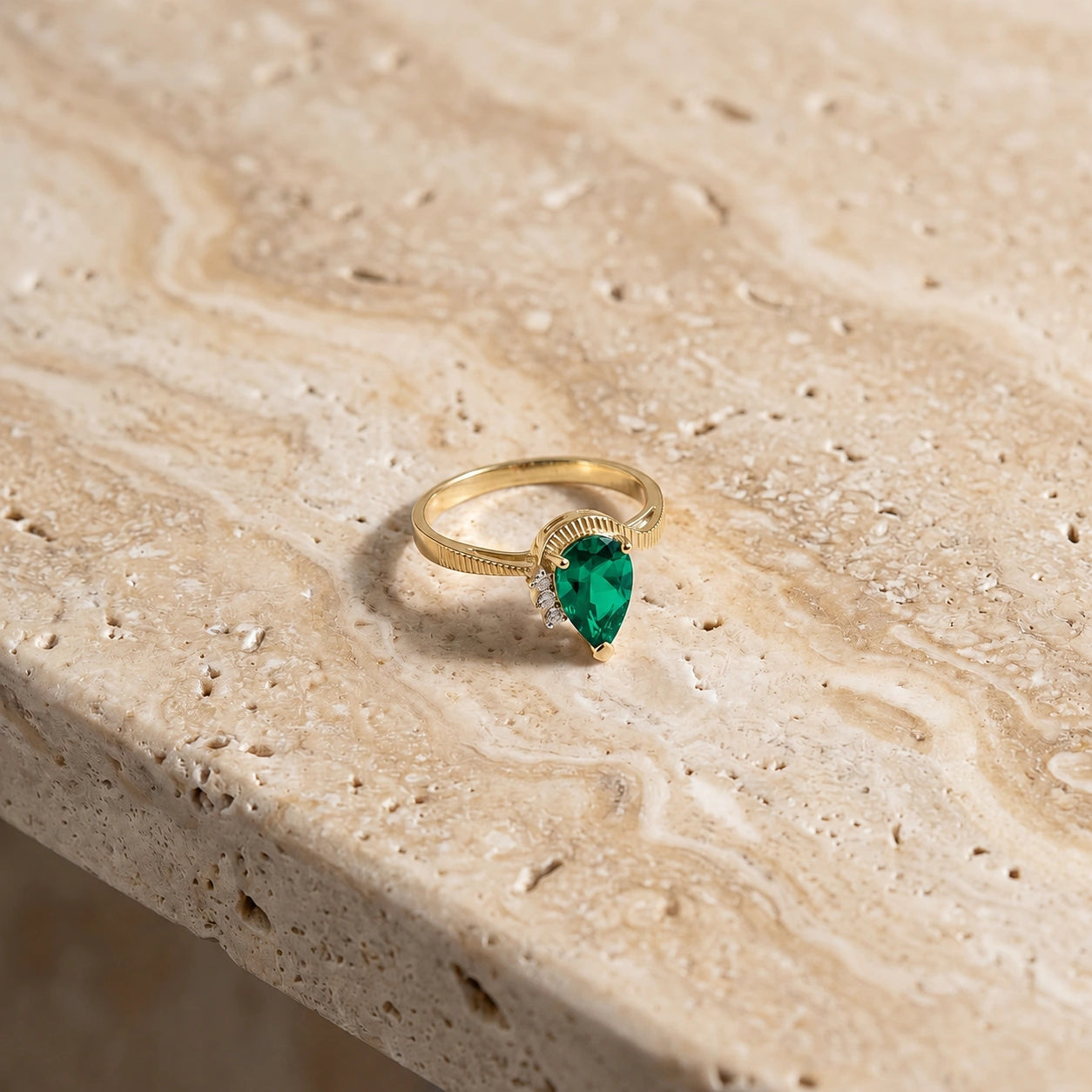 Yellow Gold Heritage Ring Emerald 10K — Rosalba