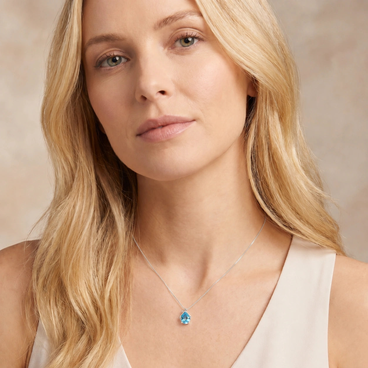 White Gold Blue Topaz & Diamond — Ambrogina