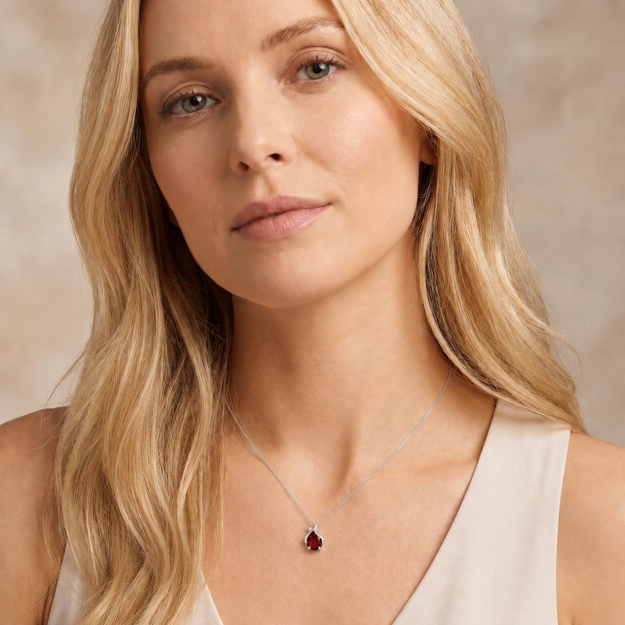 White Gold Garnet & Diamond — Ambrogina
