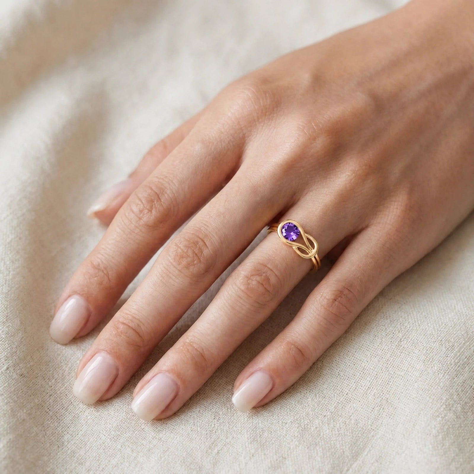 Yellow Gold Ring Amethyst 10K — Aurelia