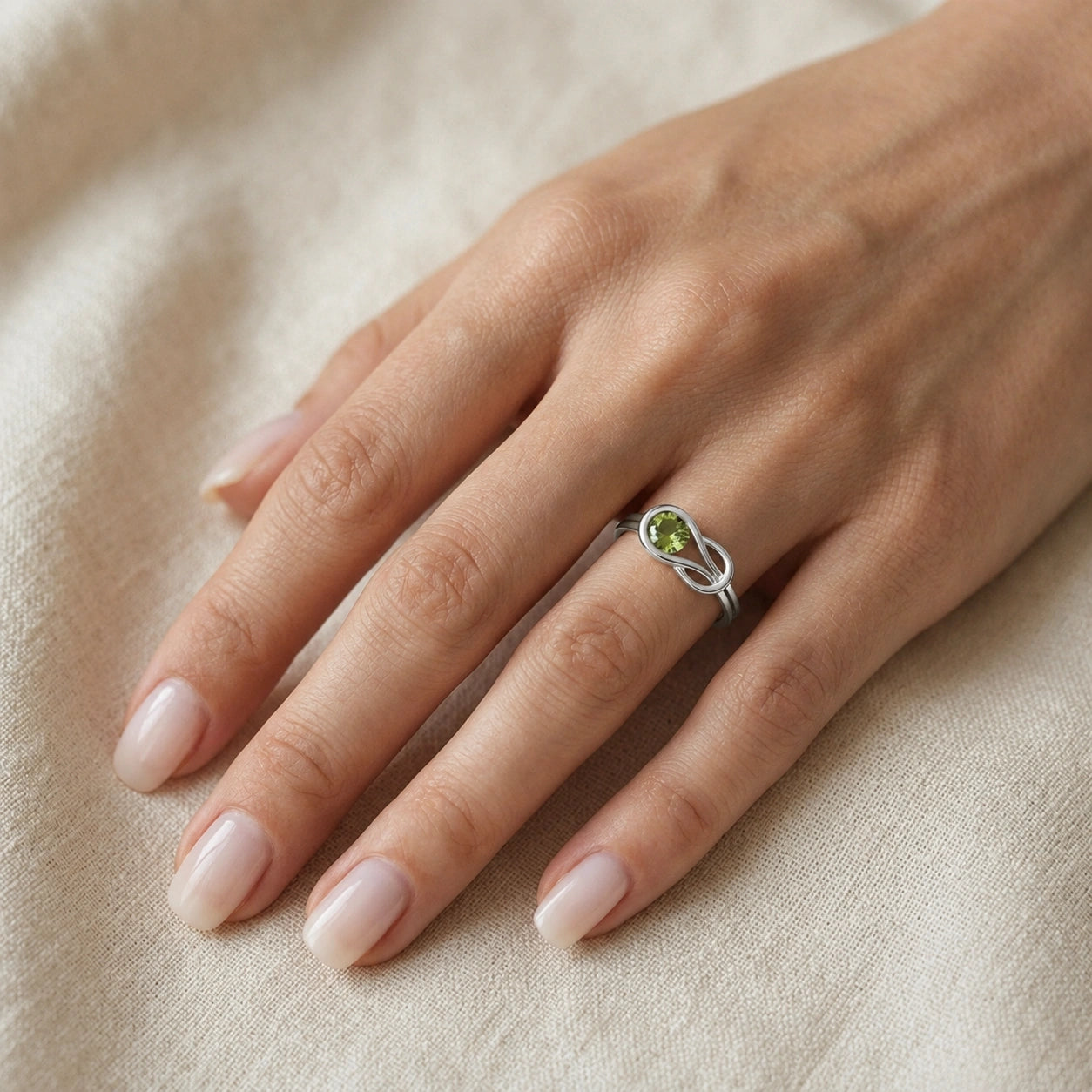 White Gold Ring Peridot 10K — Aurelia
