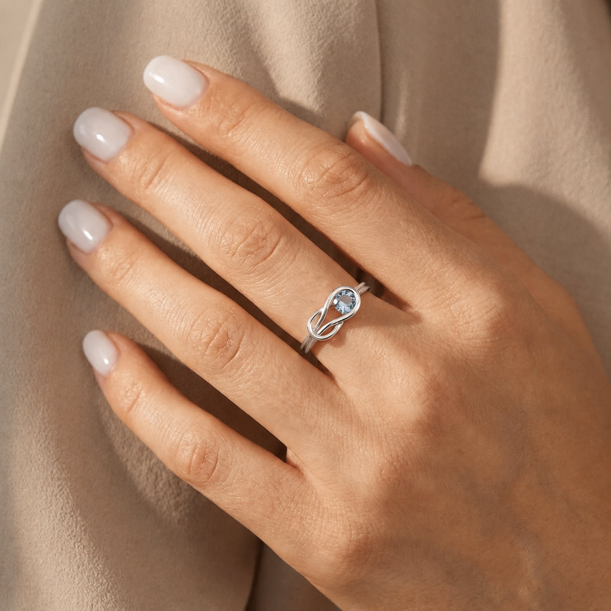 White Gold Ring Peridot 10K — Aurelia