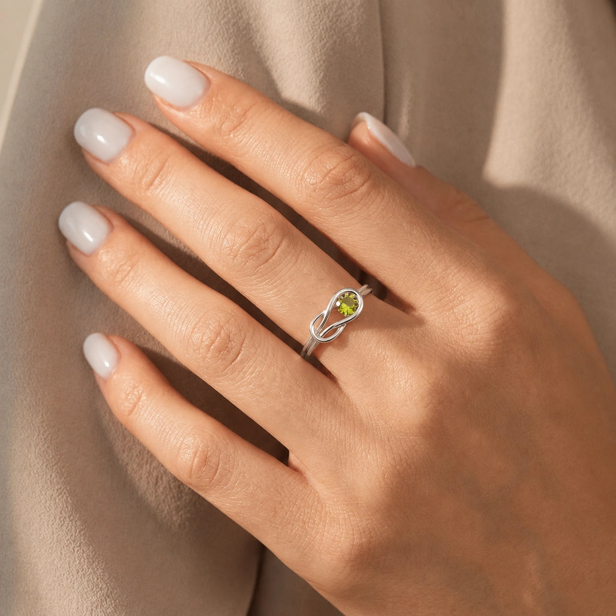 White Gold Ring Peridot 10K — Aurelia