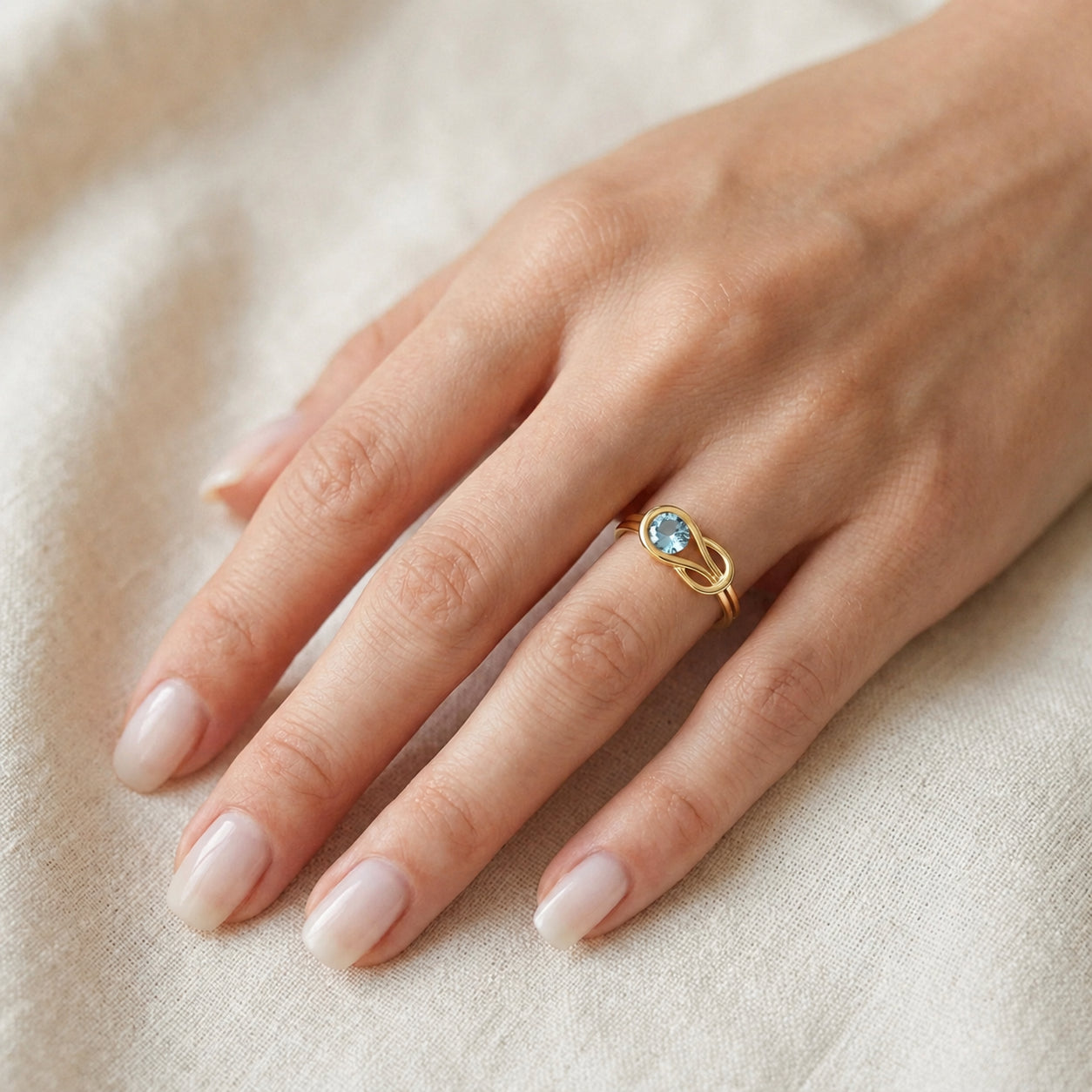 Yellow Gold Ring Peridot 10K — Aurelia
