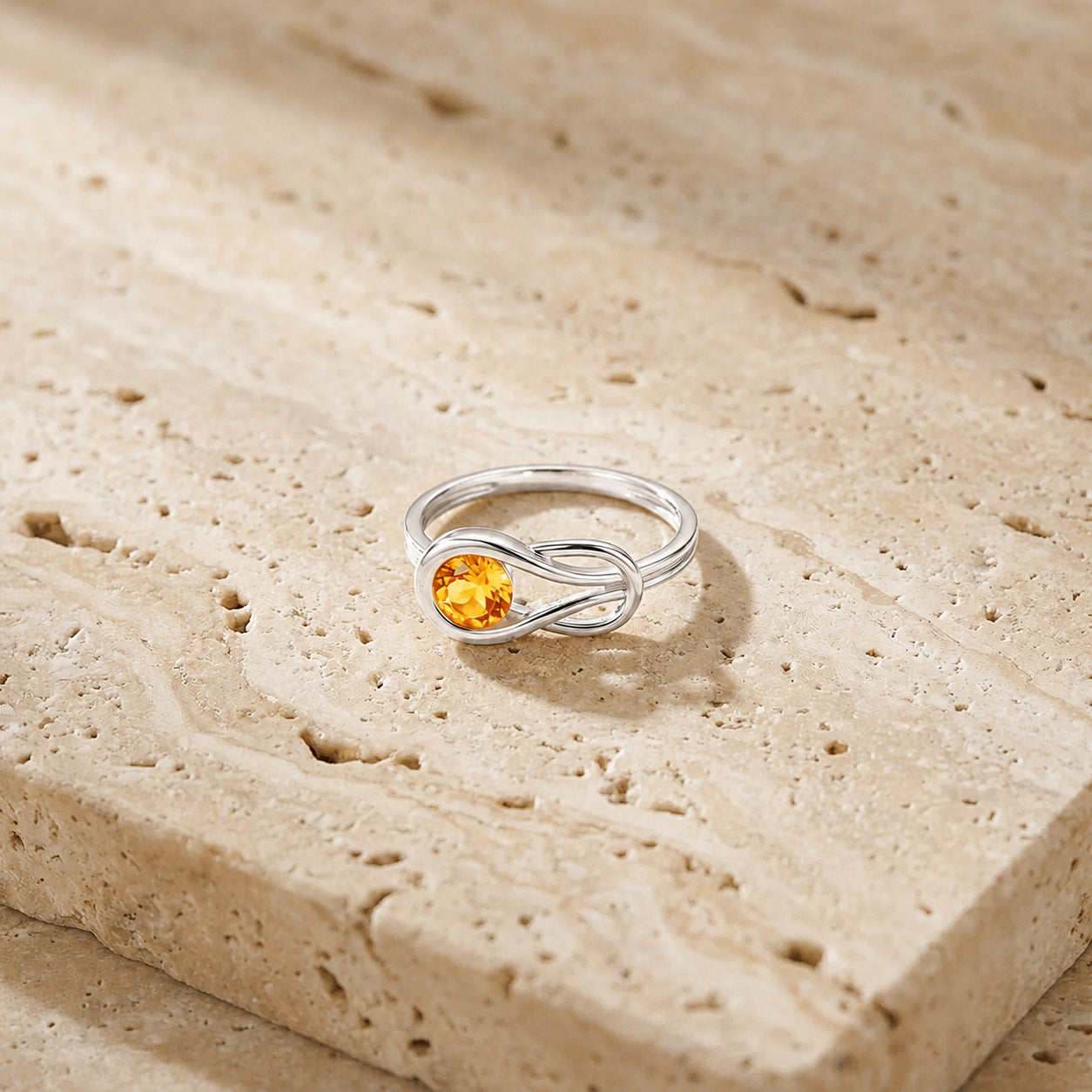 White Gold Ring Garnet 10K — Aurelia