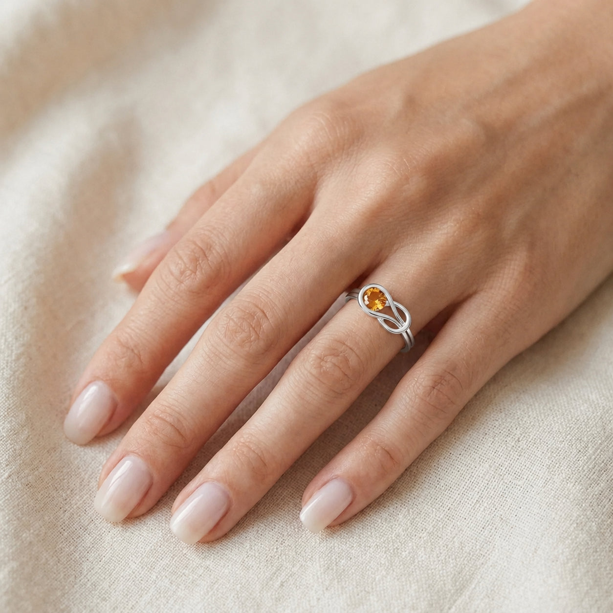 White Gold Ring Garnet 10K — Aurelia