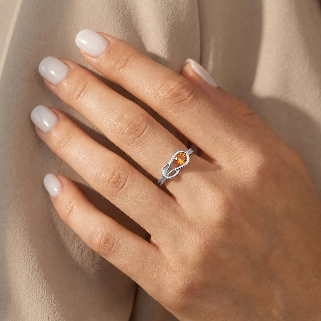 White Gold Ring Garnet 10K — Aurelia