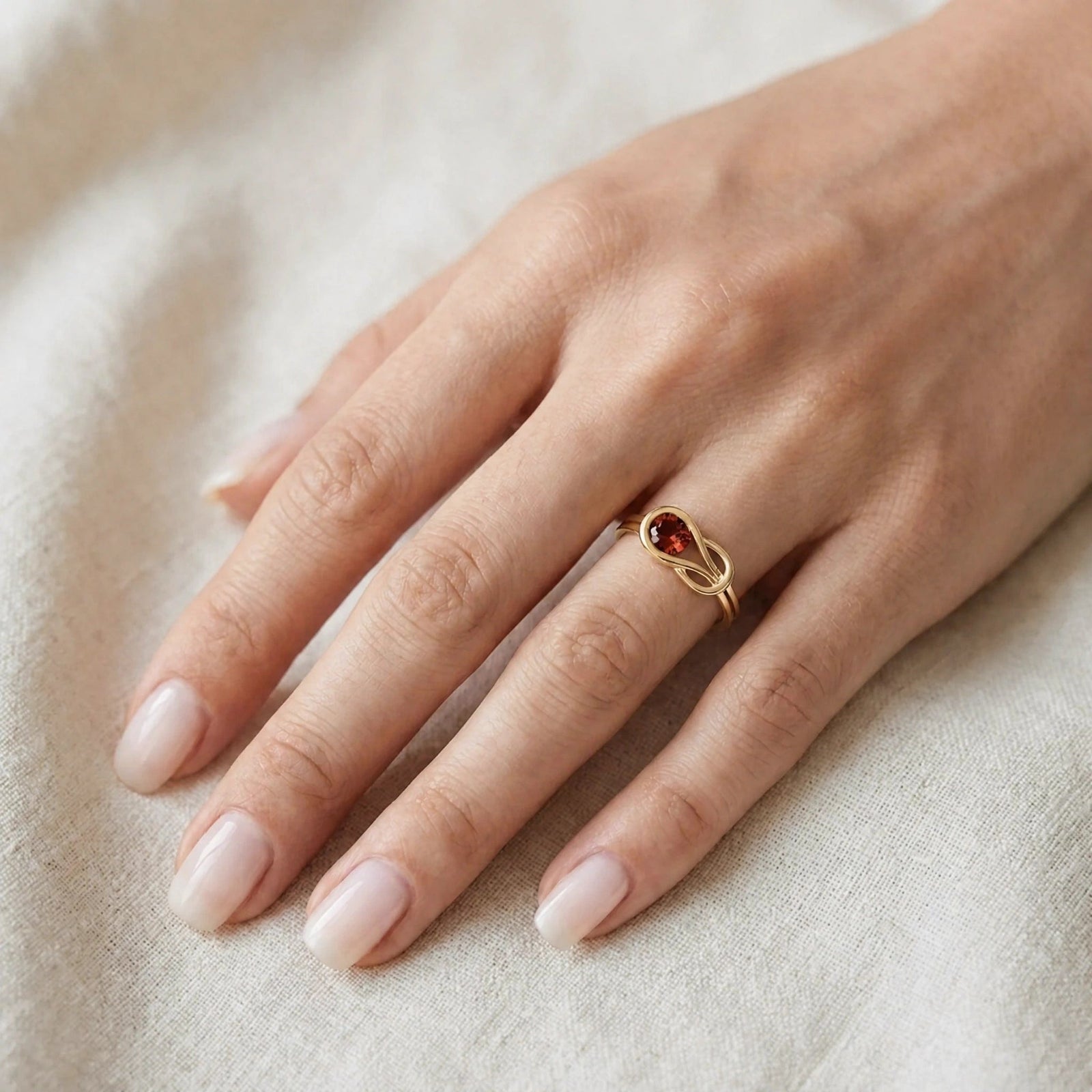Yellow Gold Ring Garnet 10K — Aurelia