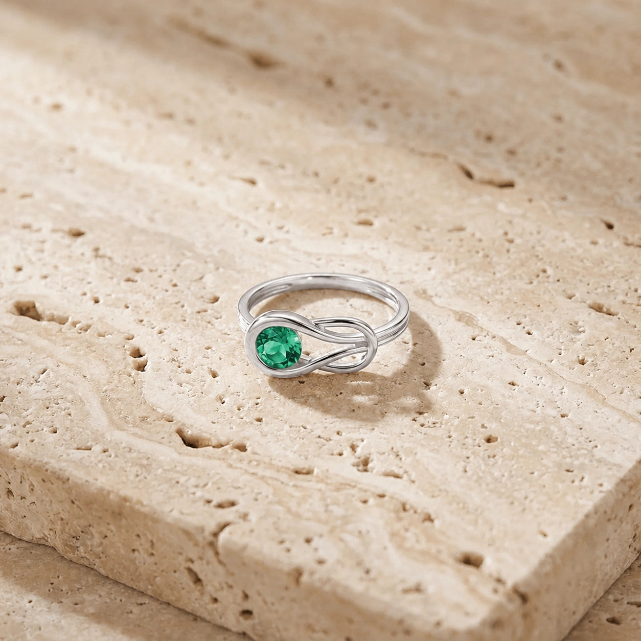 White Gold Ring Emerald 10K — Aurelia