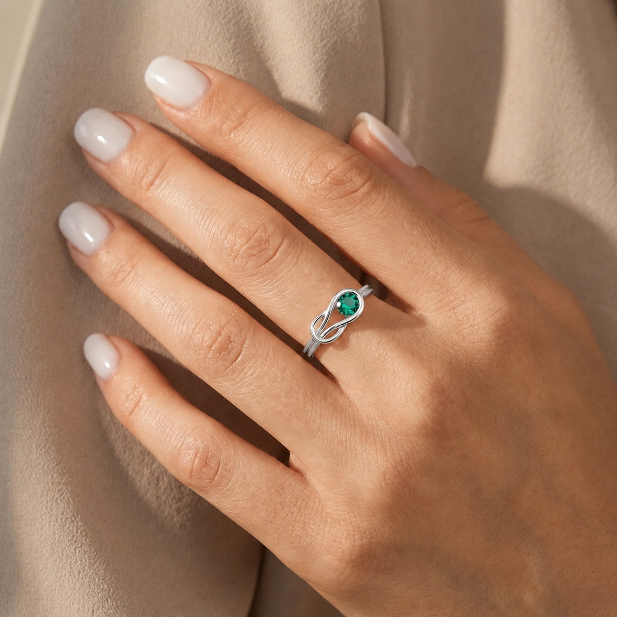 White Gold Ring Emerald 10K — Aurelia