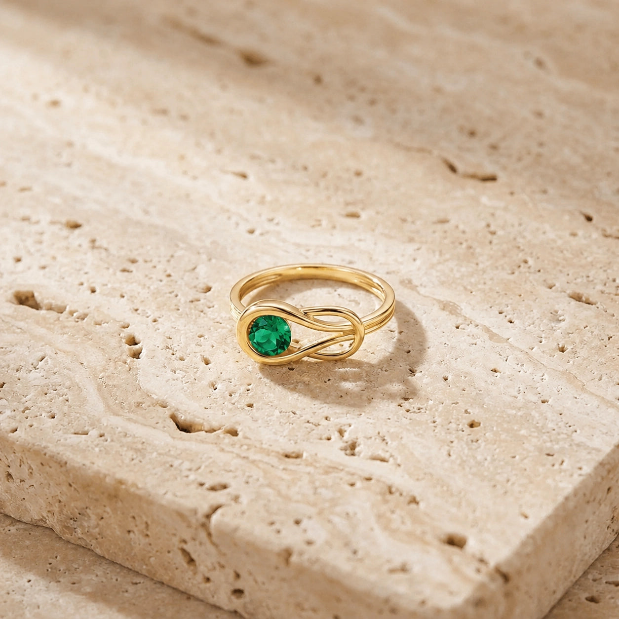 Yellow Gold Ring Emerald 10K — Aurelia