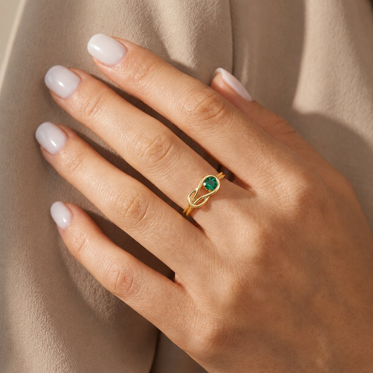 Yellow Gold Ring Emerald 10K — Aurelia