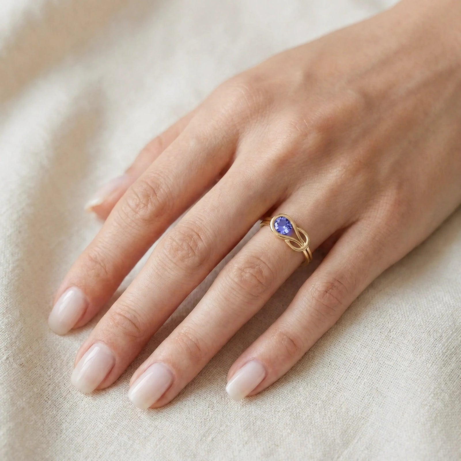 Yellow Gold Ring Tanzanite 10K — Aurelia