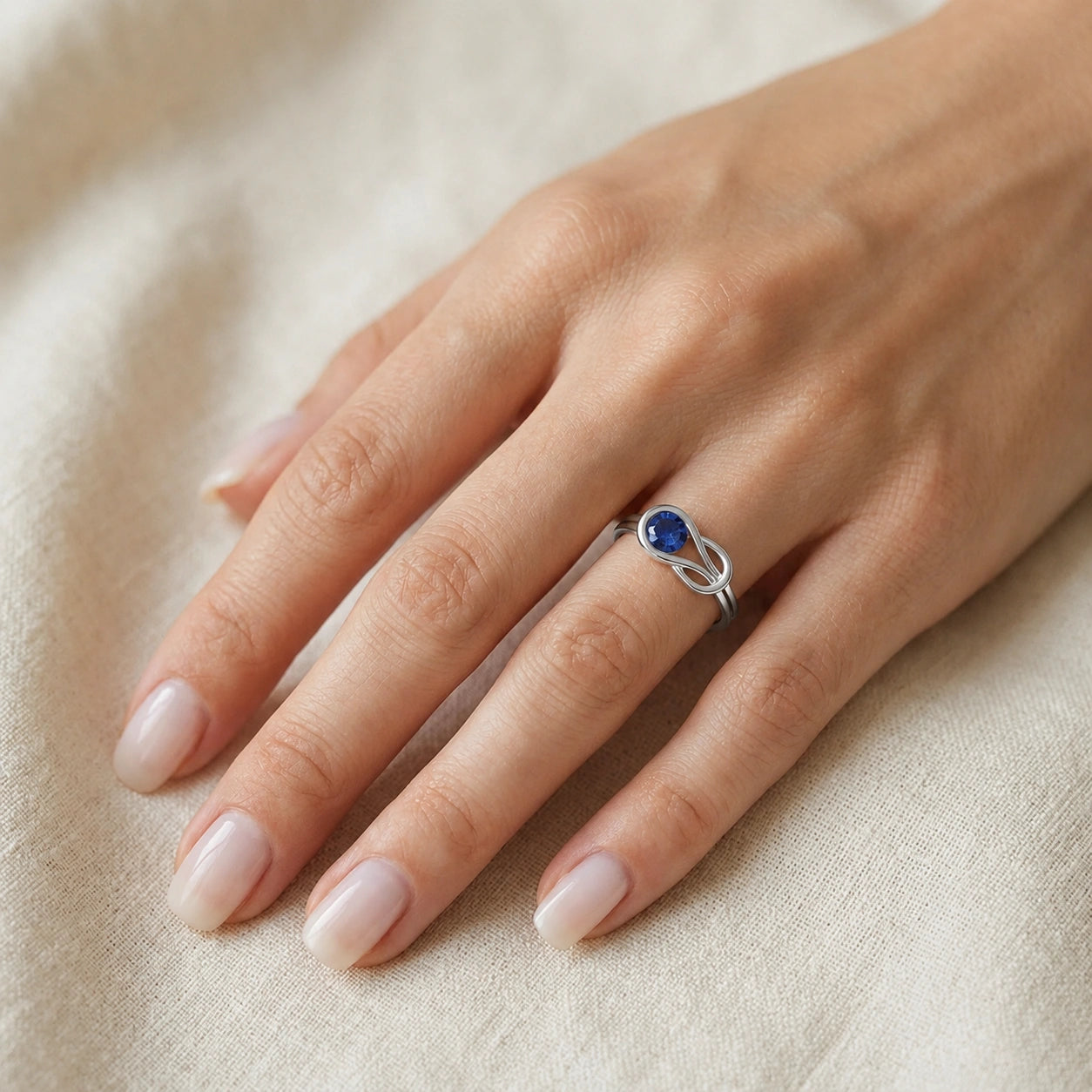 White Gold Ring Sapphire 10K — Aurelia
