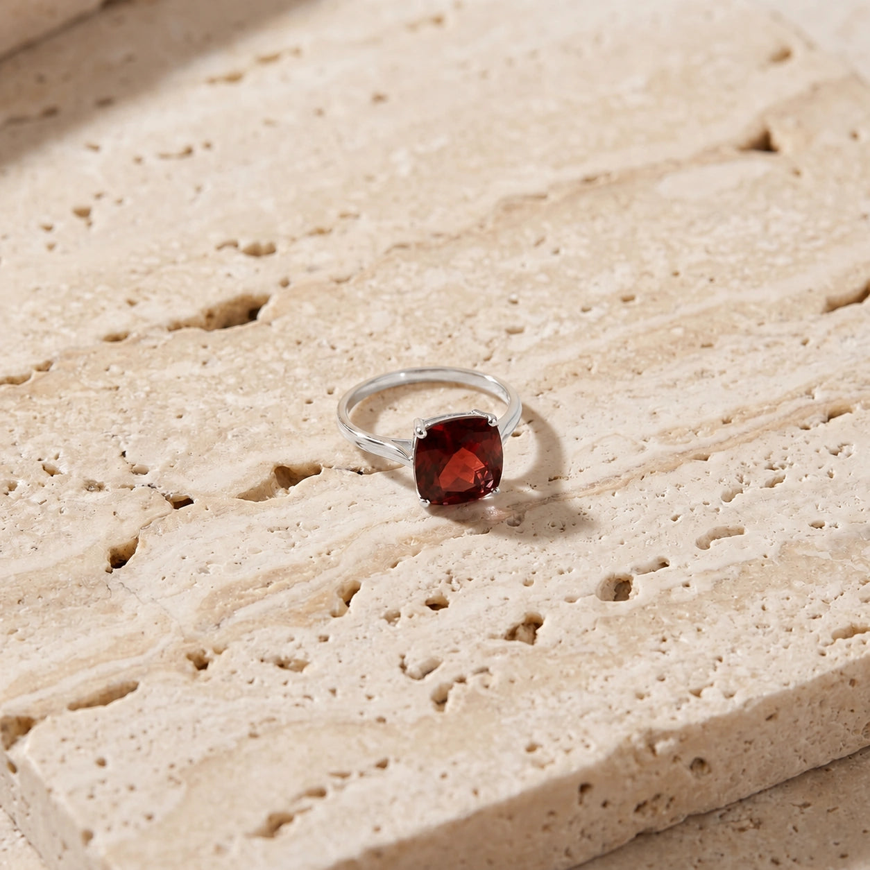 White Gold Grace Ring Garnet 10K — Delfina