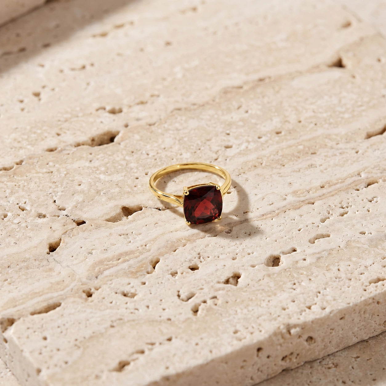 Yellow Gold Grace Ring Garnet 10K — Delfina