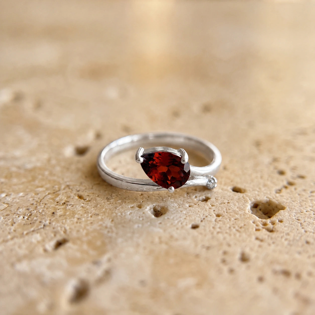 White Gold Diamond & Garnet — Verdiana