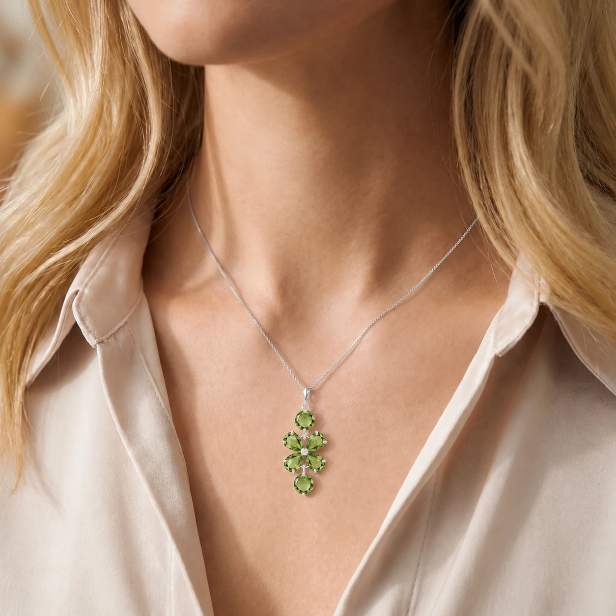 White Gold Classic Necklace Garnet 10K — Arianna