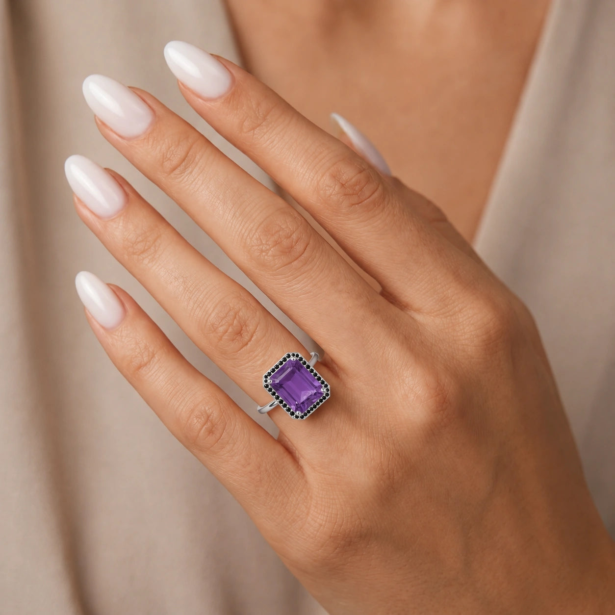 White Gold Ring Amethyst 10K — Nives