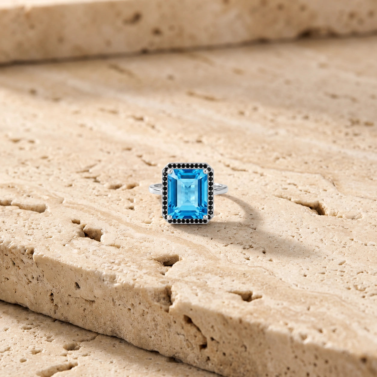 White Gold Ring Blue Topaz 10K — Nives