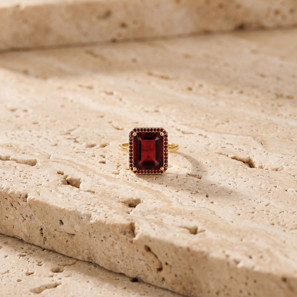 Yellow Gold Ring Garnet 10K — Nives