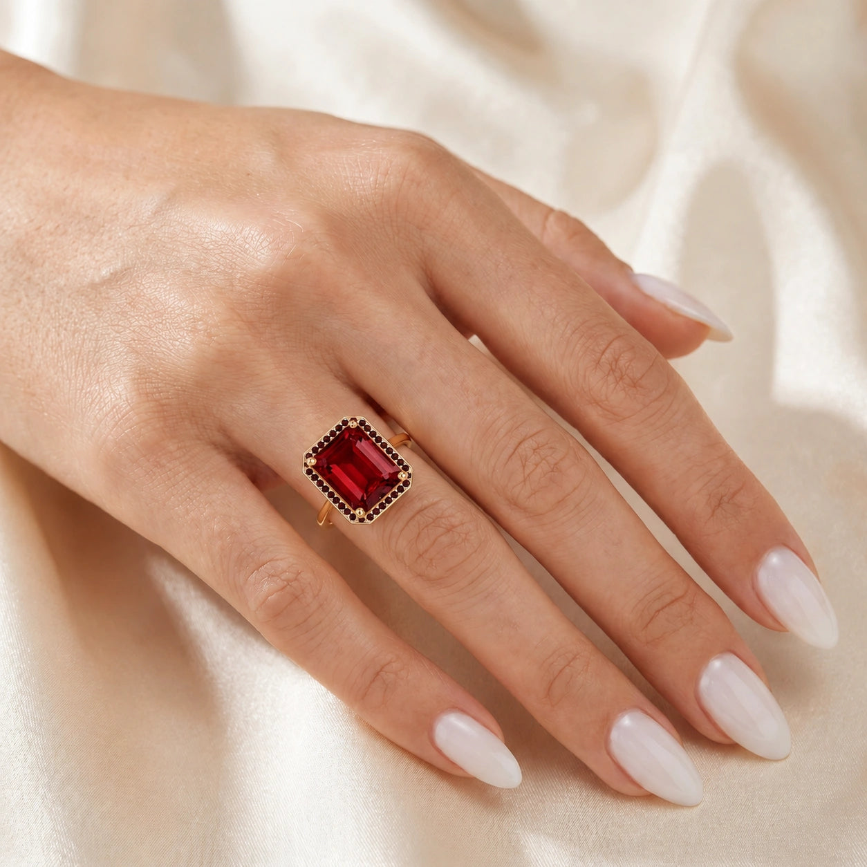 Yellow Gold Ring Garnet 10K — Nives